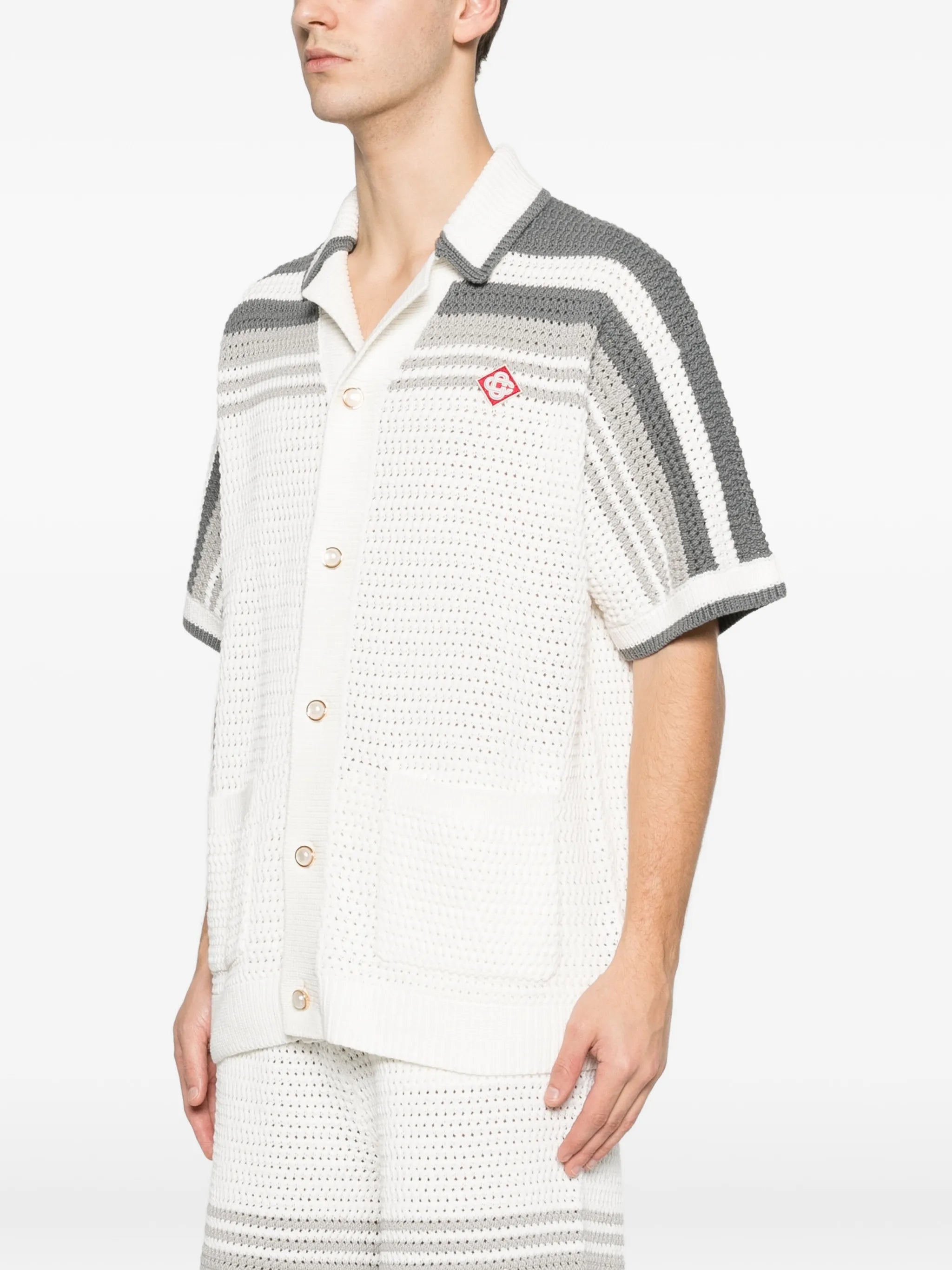 Camisa de manga curta listrada  com botões
